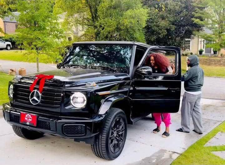 Davido-with-Chioma-and-the-new-GWagon-he-gifted-her.jpg