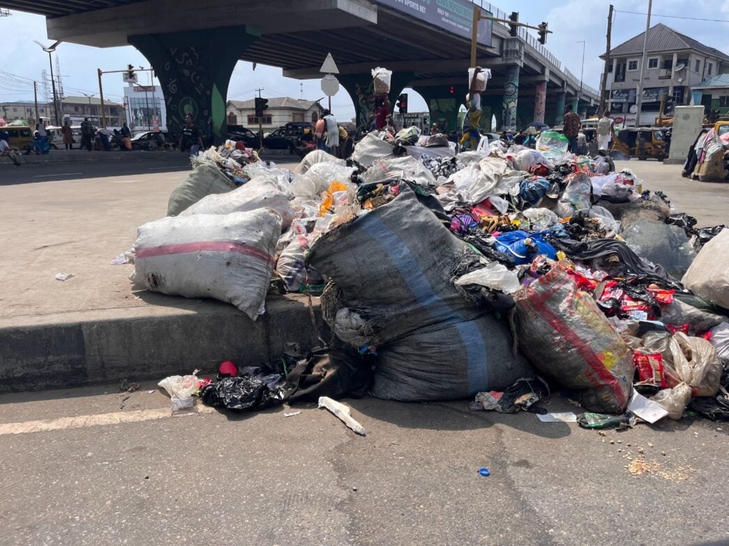 Refuse-on-Lagos-street-1045x783-1.jpeg
